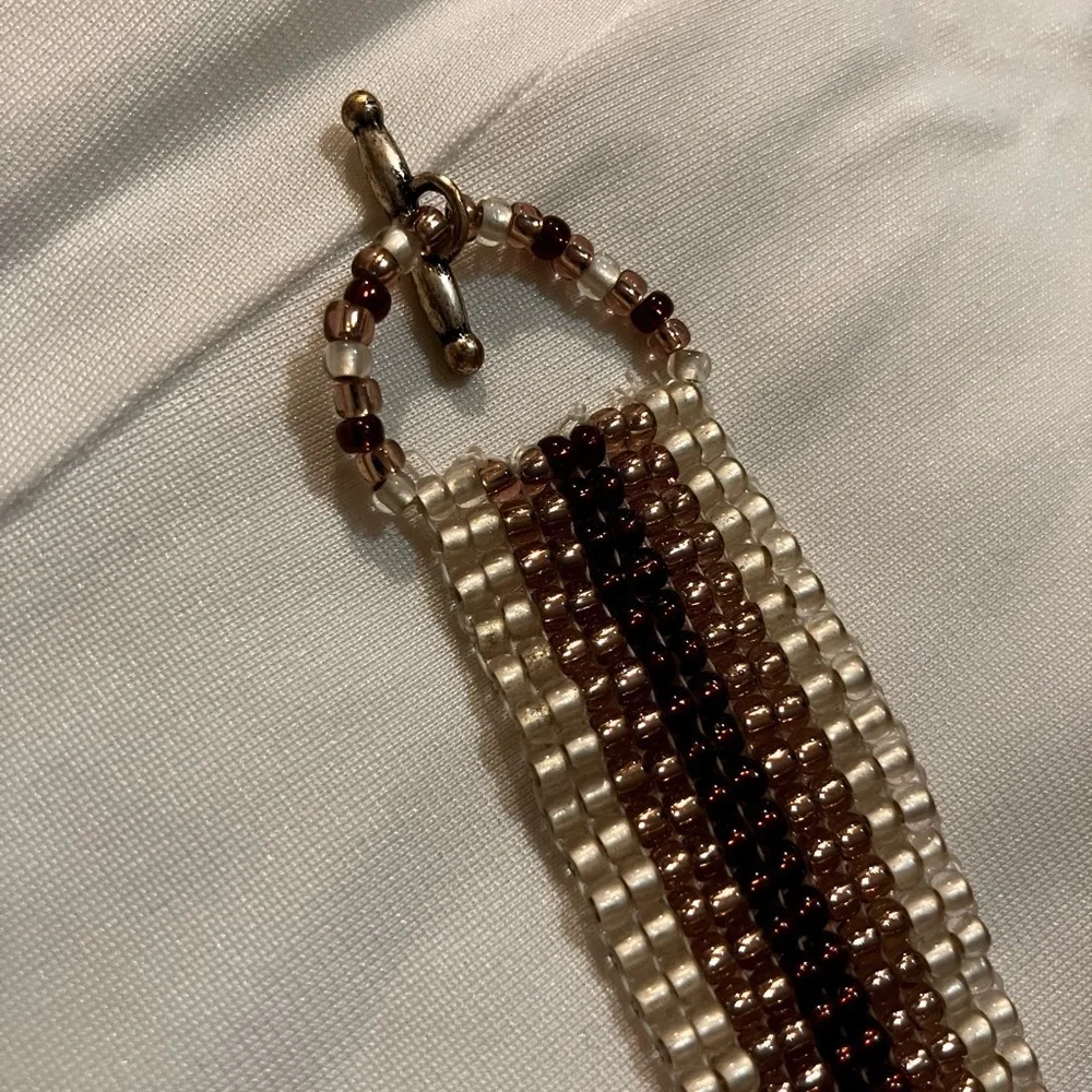 Beaded handmade loomed glass bead bracelet with heart clasp 6” wrist